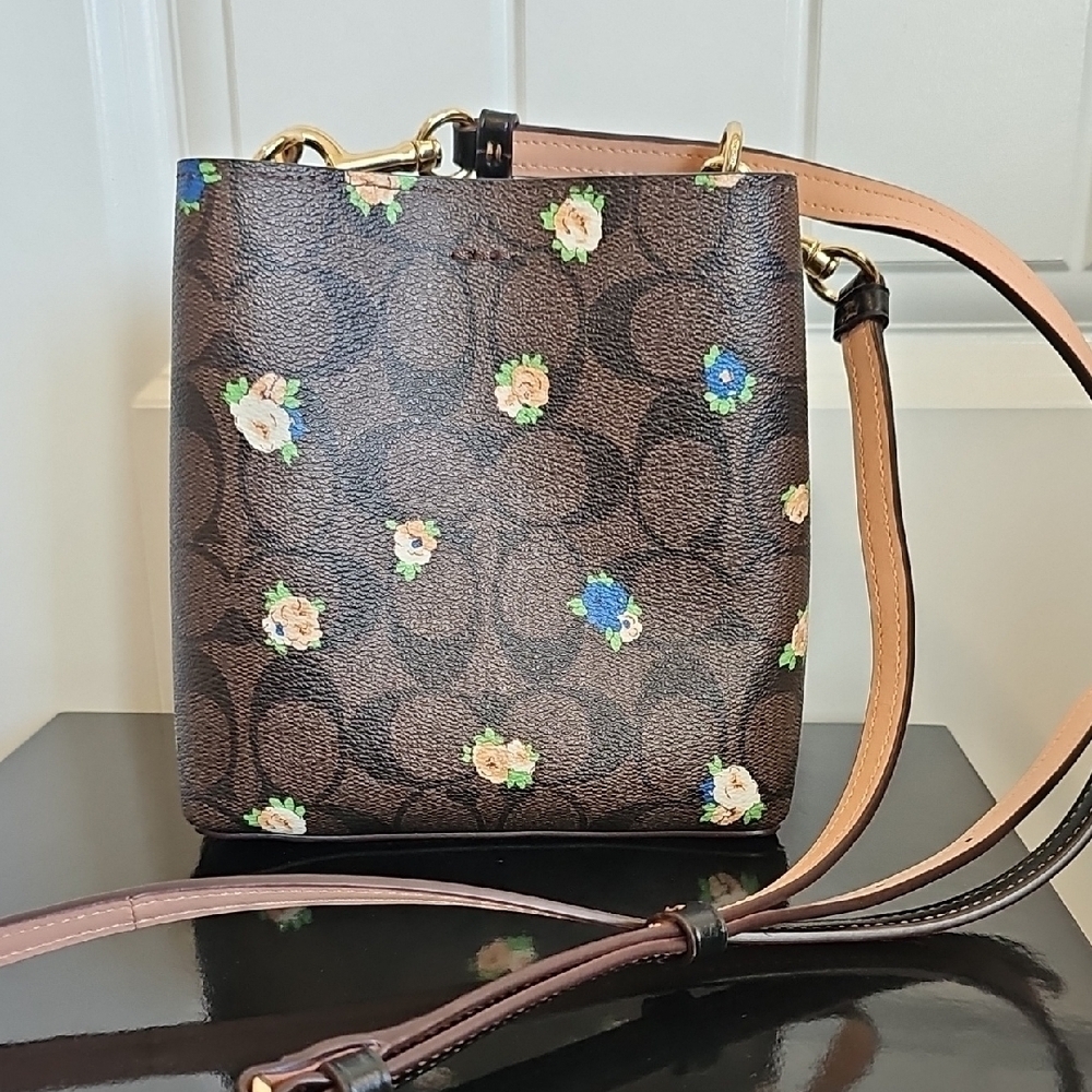 Coach NWOT Mini Town Bucket Bag Signature Canvas Vintage Mini Rose Print - Picture 7 of 14